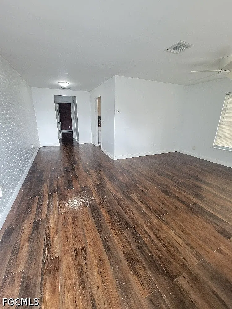 1 bed, 1.5 bath, 657 sqft, $1,250 — Photo 3