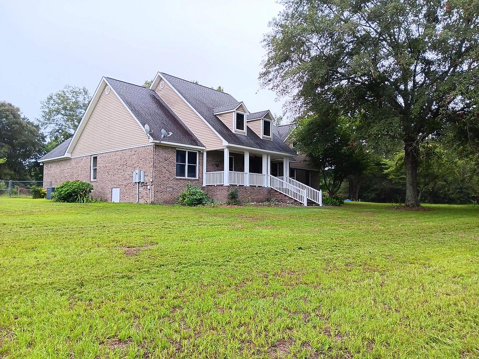 Front view of house and front yard.
