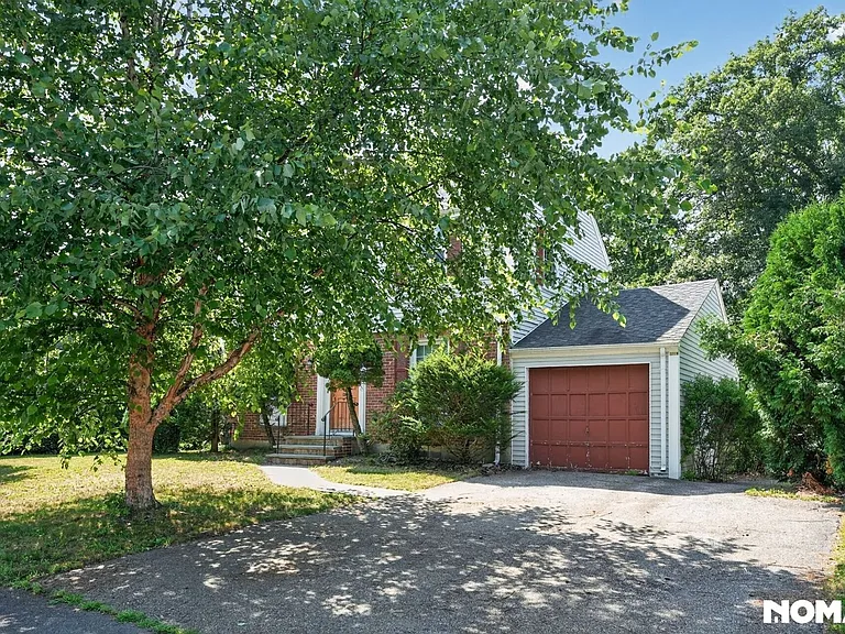 25 Surrey Ln — Photo 29