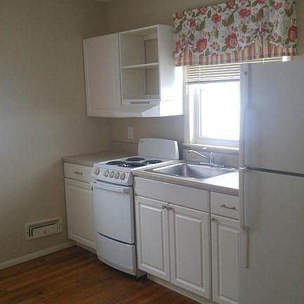 kitchenette with full sink and refrigerator