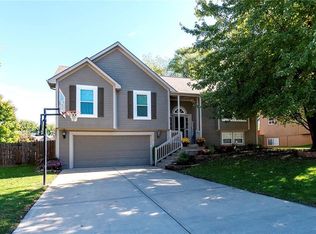 21812 S Vine St, Spring Hill, KS 66083