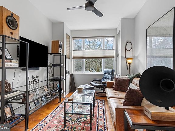 4th image of 131 Dartmouth Ave