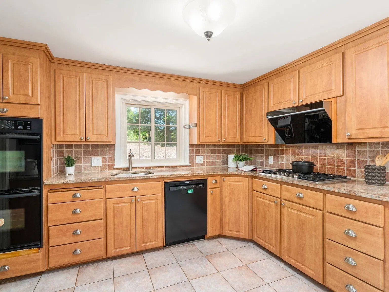 3 bed, 2041 sqft, $6,500 — Photo 4