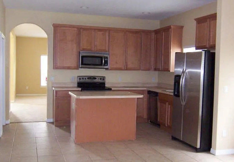 2103 Congress Ln — Photo 2