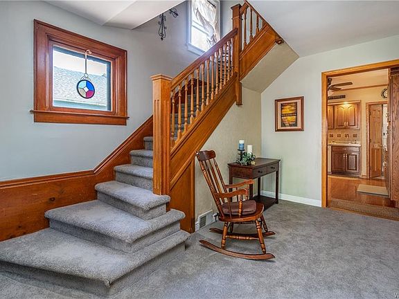 3rd image of 44 Marlowe Ave