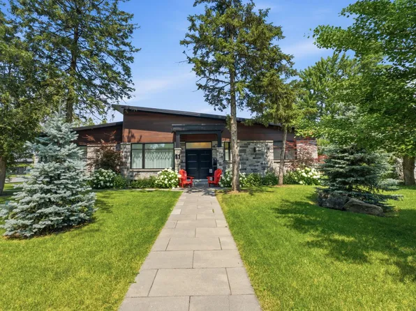 11 Halifax Pl, Candiac, QC J5R 3N7