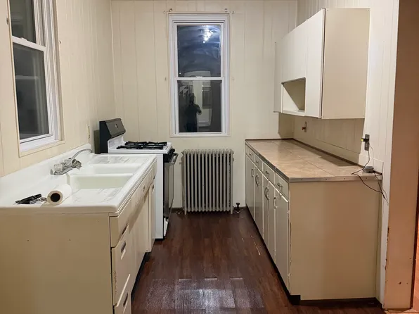 111 E Adams Ave, Vandergrift, PA 15690