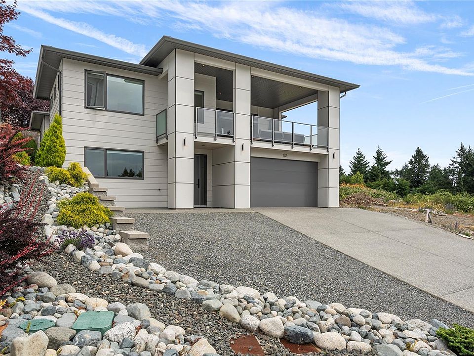 1st image of 152 Golden Oaks Cres