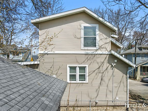 5th image of 904 Zeeland Ct NE