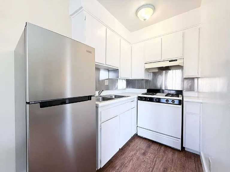 1497 W 29th St #1 — Photo 11