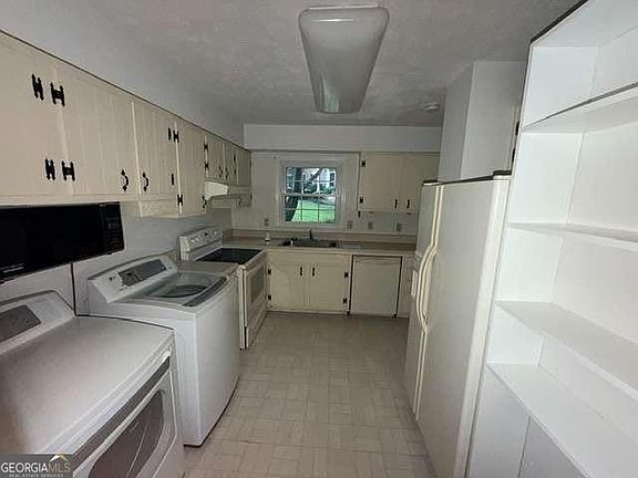2nd image of 6700 Roswell Rd APT 33E