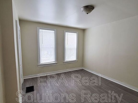 3rd image of 661 E Southwood Ave