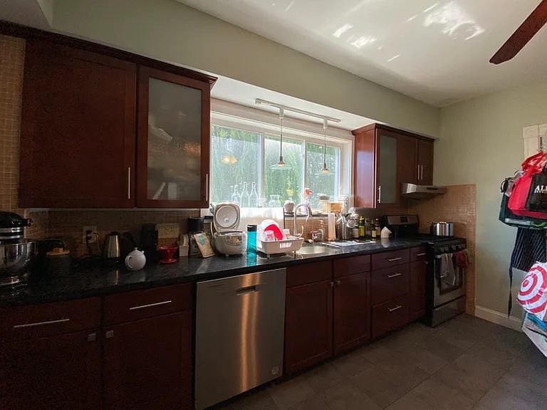 8 Elsmere Ter #1 — Photo 15