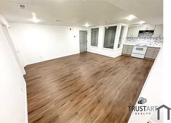 4th image of 2317 N 15th St #4