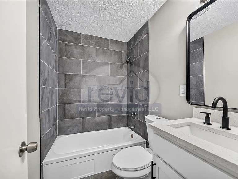 708 Hastings — Photo 30