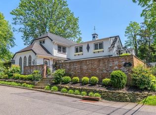 431 Carpenter Ave, Sea Cliff, NY 11579