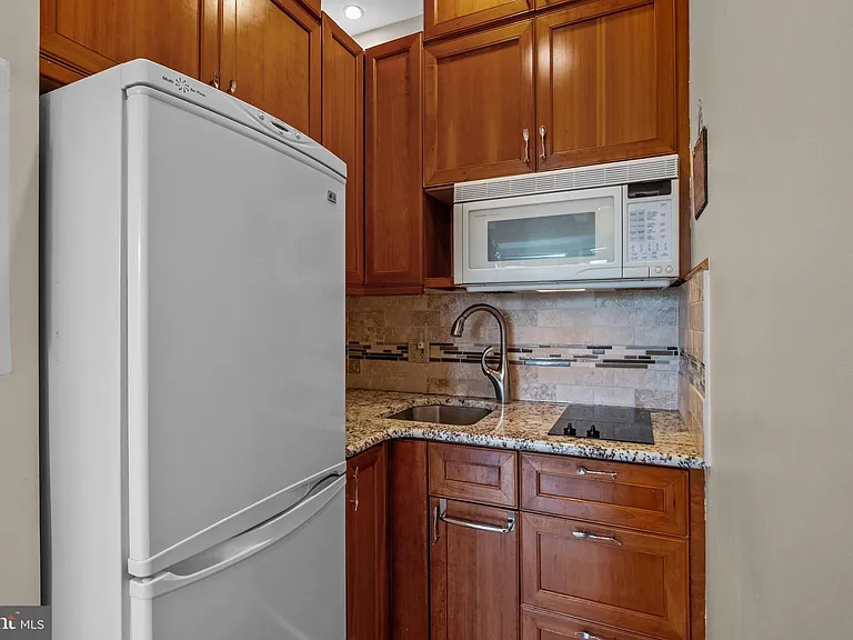 2135 Walnut St #1202 — Photo 8