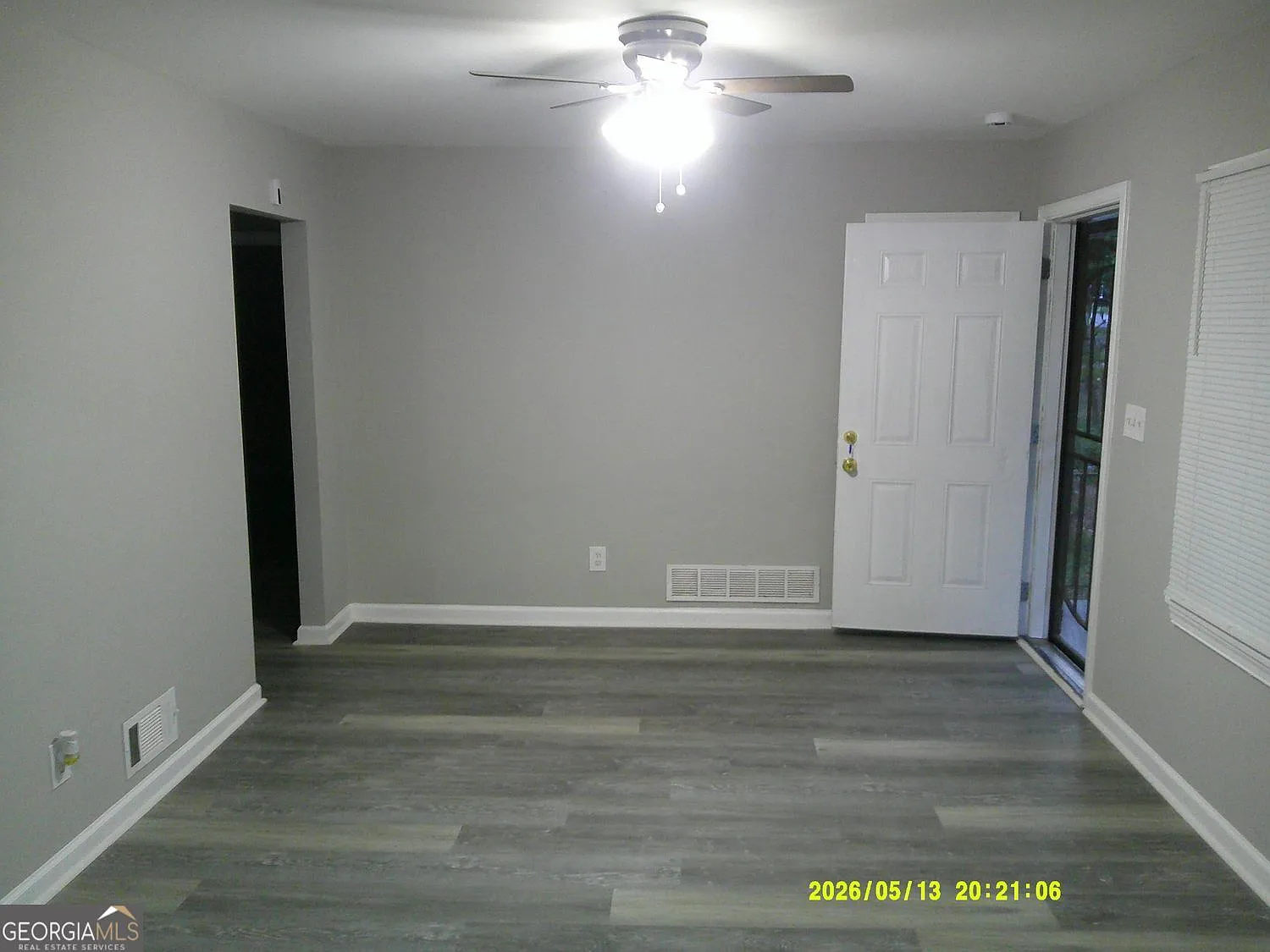 3 bed, 1.0 bath, 2000 sqft, $1,500 — Photo 3