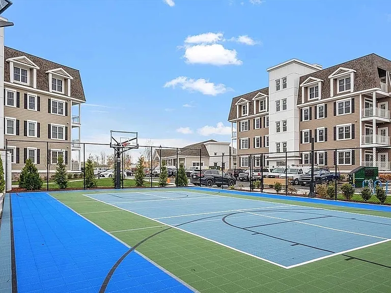 320 Middlesex Ave #B403 — Photo 19