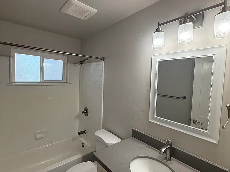 101 Lafayette Cir #17 — Photo 6
