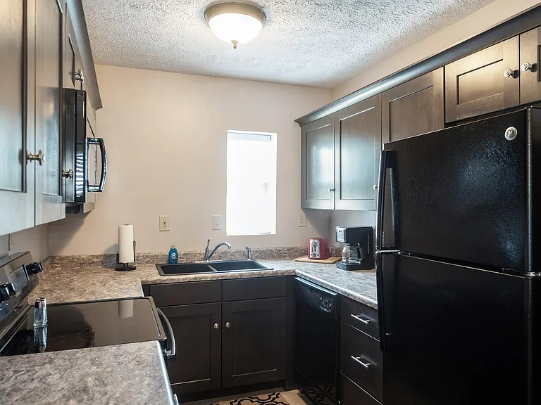 1332 W Andrew Johnson Hwy — Photo 6