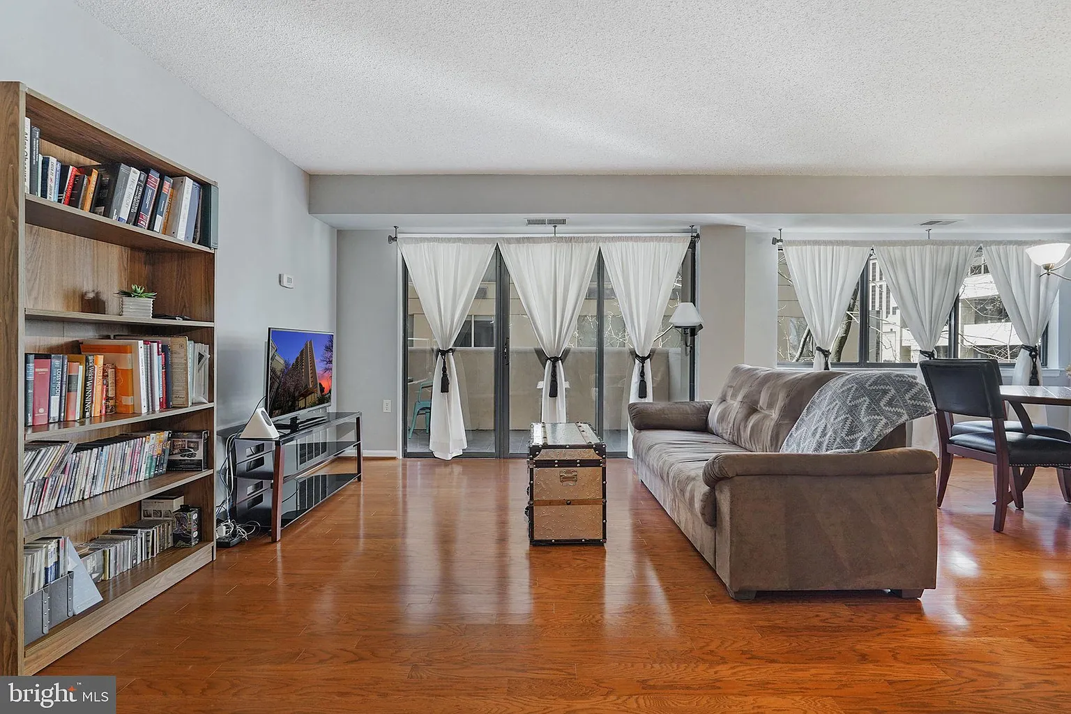 1301 N Courthouse Rd APT 811 photo 1