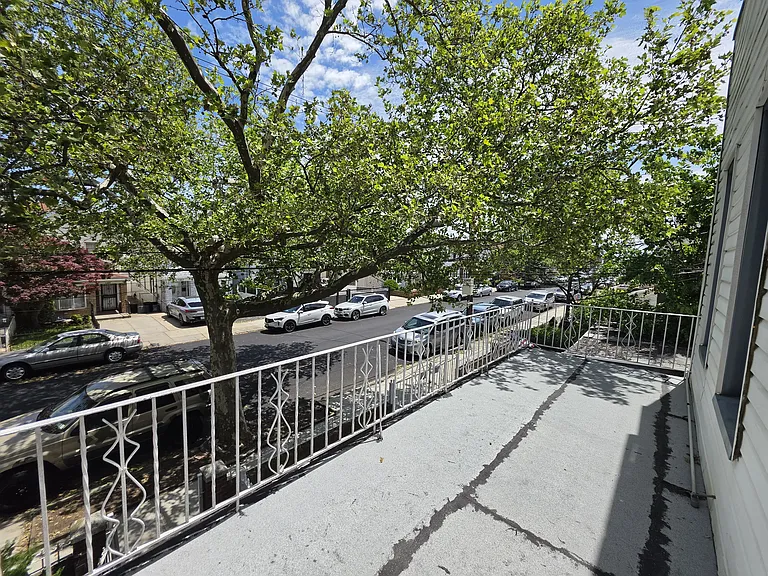 1366 E 58th St #3 — Photo 3
