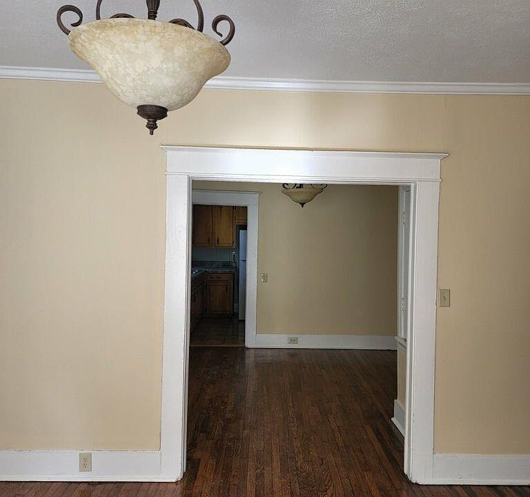 2nd image of 276 Valley St