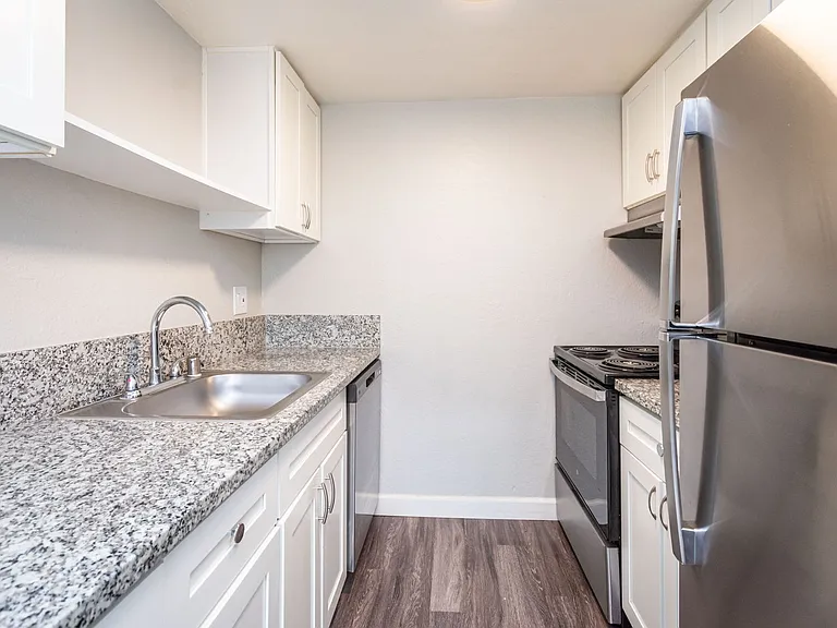 Gold Creek Apartments — Photo 35