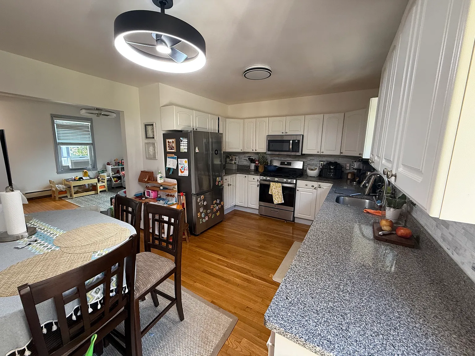 2 bed, 1337 sqft, $3,200 — Photo 4