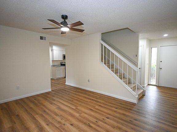 3rd image of 233 Timber Ct