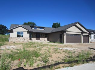 1075 Crescent Sq, Green Bay, WI 54313