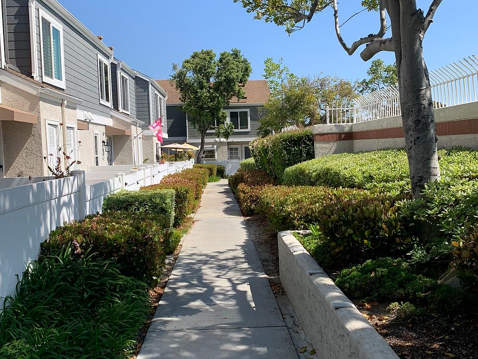1st image of 47 Bentwood Ln