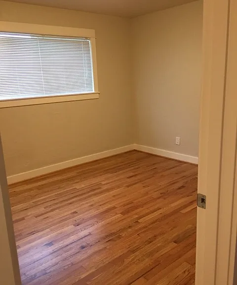 Lombardy Apartments — Photo 15