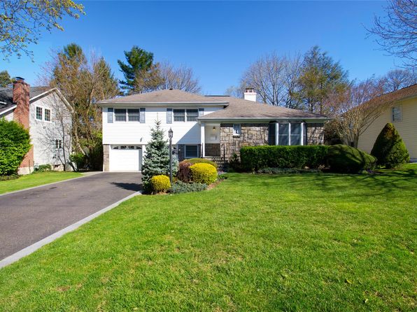 29 Hamilton Pl, Garden City, NY 11530