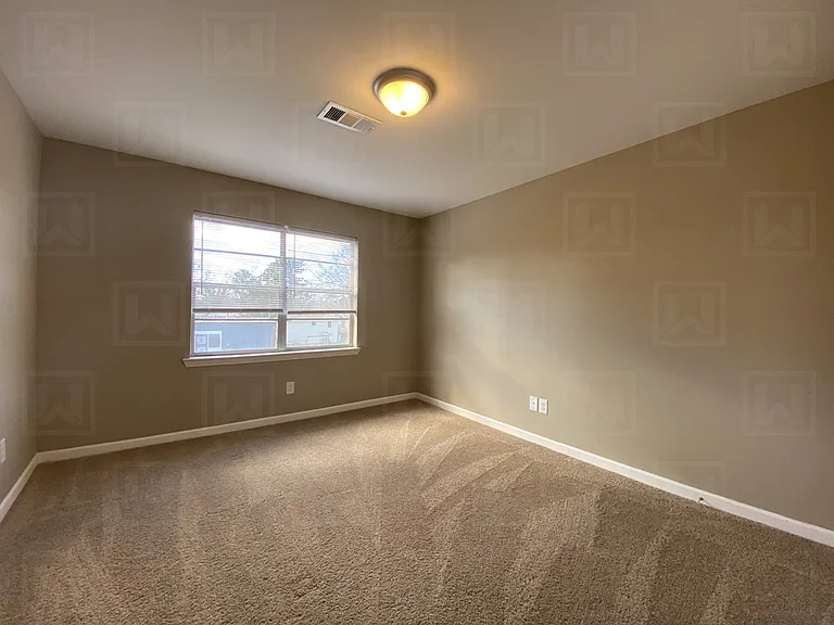 650-688 S Parkell Ave — Photo 10