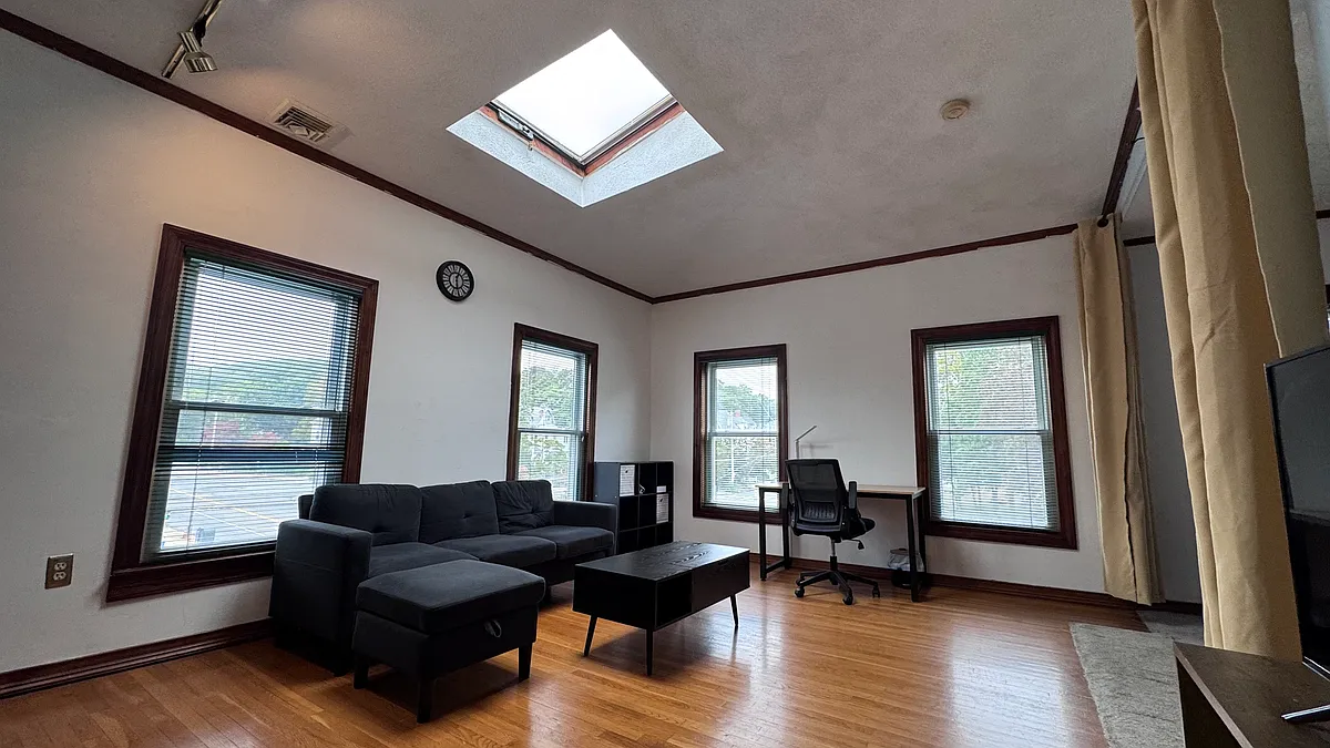 Building Photo - 438 Pleasant St #3