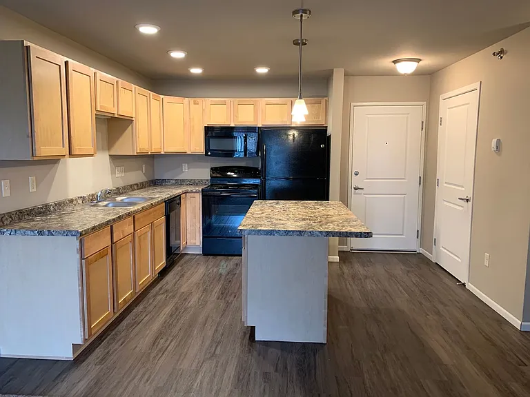Aspen Trail Apartments — Photo 40