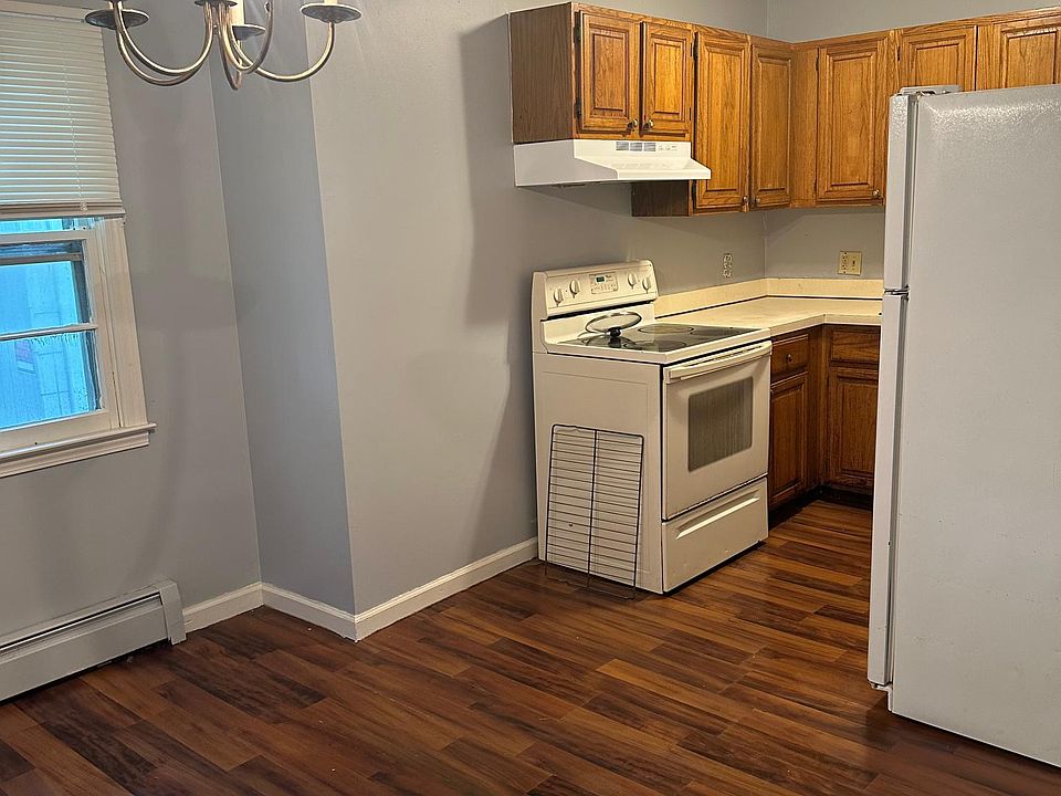 Dining / kitchen combo area