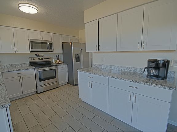 5th image of 10120 La Paz Dr NW