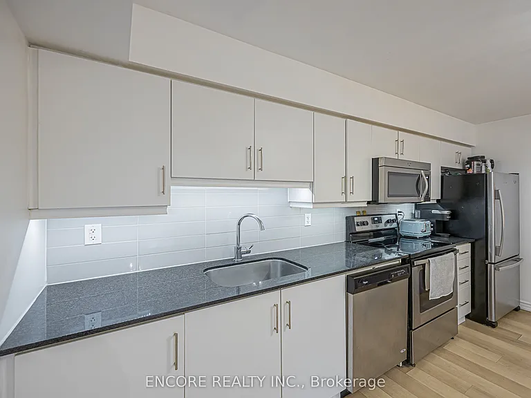 10 Carnation Ave #8 — Photo 7