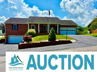 2355 Giles Dr SE, Christiansburg, VA 24073