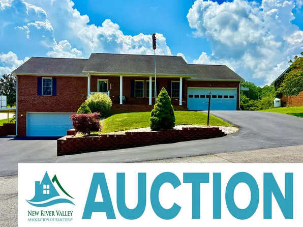 2355 Giles Dr SE, Christiansburg, VA 24073