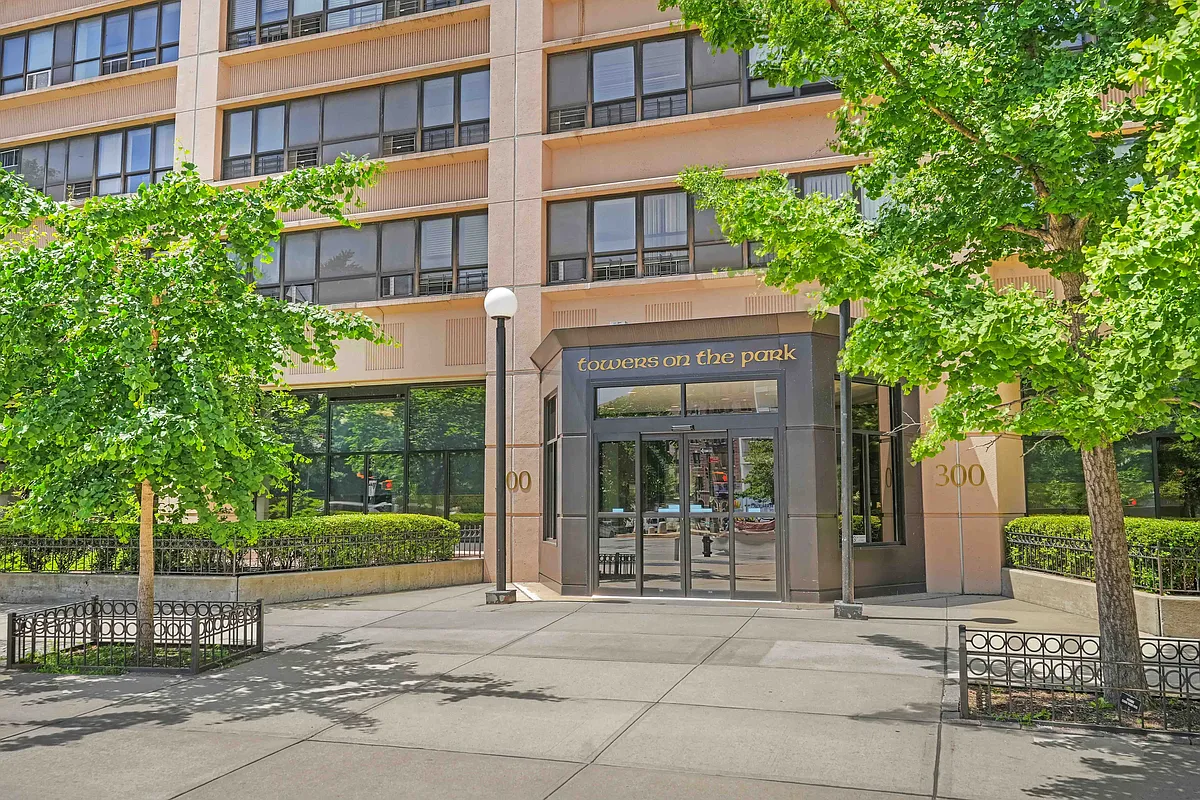300 West 110th St Unit 6J  