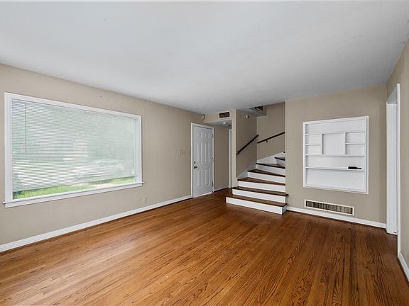 5th image of 4421 Pease St