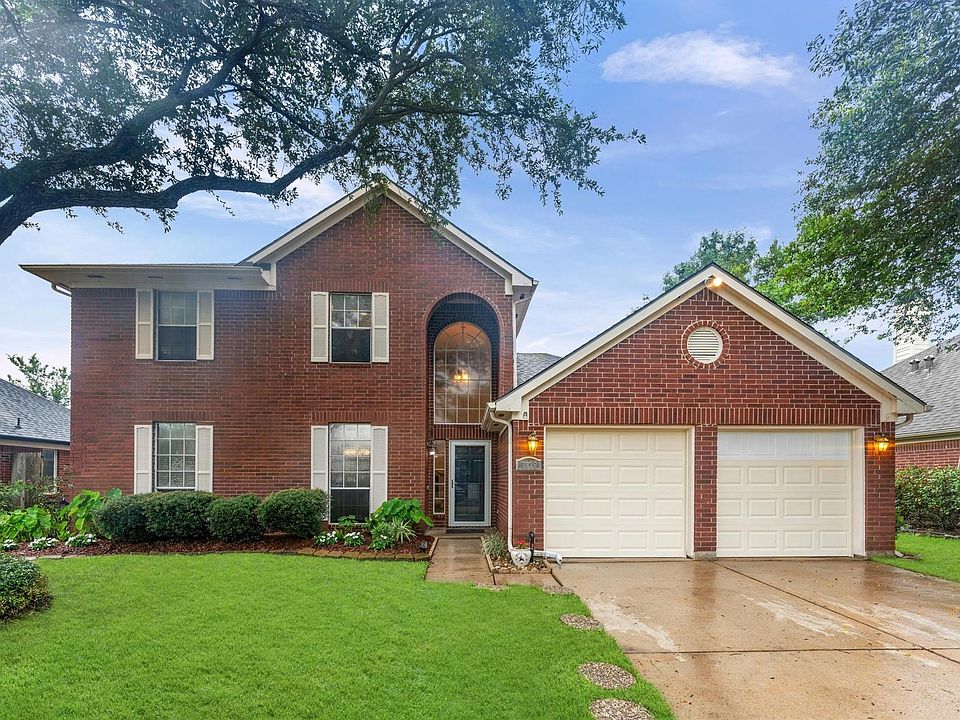 1st image of 3820 Pin Oak Dr S