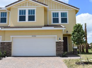 4353 Lago Dr, Deerfield Beach, FL 33064