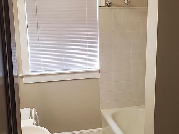 5th image of 2913 Clearview Dr #1