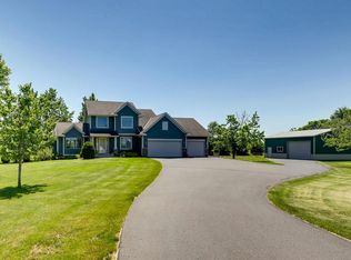 725 McCutcheon Rd, Hudson, WI 54016
