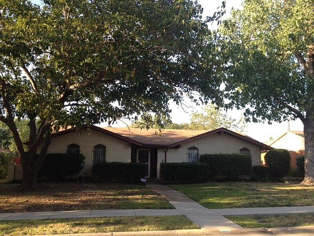 1st image of 702 Brentwood Ln